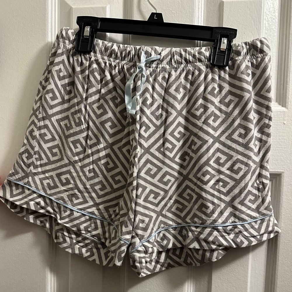 Patterned pajama shorts